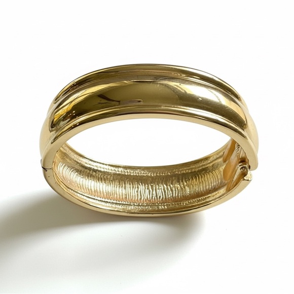 Vintage Gold Tone Hinge Bangle Bracelet - Picture 1 of 5